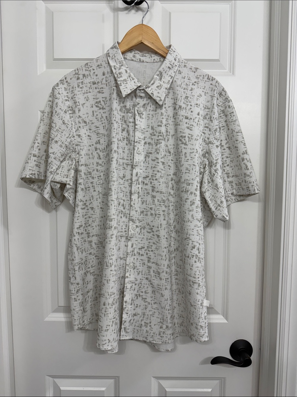 Lululemon Men’s White and Gray Short-Sleeve Button-Up Shirt